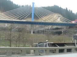 Se inaugura el puente de Arbizelai, el tramo que restaba por abrir en la AP-1