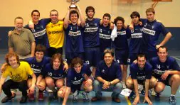 El Bergara senior de balonmano se llevó la Copa tras vencer al Arrasate por 28-23