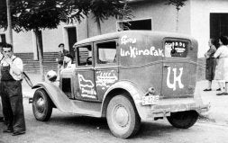 Demostraciones populares de apoyo al Urki, con este coche pintado.