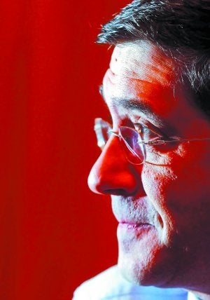 Futuro. A pesar de la falta de confianza que reflejan las encuestas, el lehendakari Patxi López cree que la sociedad vasca respaldará cada vez más su gestión en el Gobierno Vasco. ::                             REPORTAJE FOTOGRÁFICO: IOSU ONANDIA