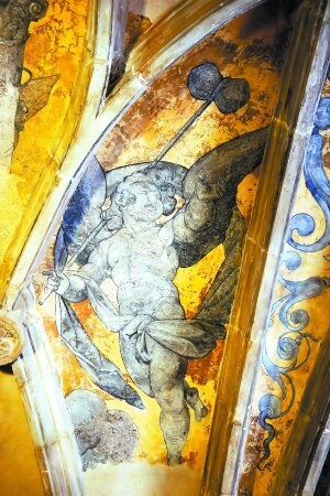 La Pasión. Una de las figuras en las que se ve un ángel con una vara de la que cuelga la esponja untada en vinagre. ::                             USOZ