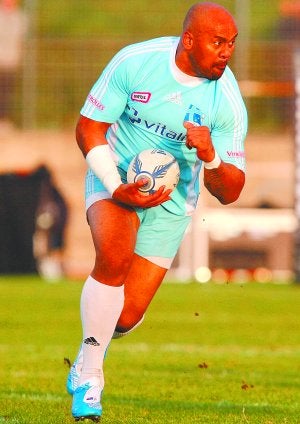 Percusión. Jonah Lomu, con la camiseta del Marseille-Vitrolles. ::
AP
