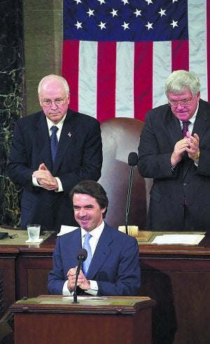 Aznar, en una intervención en el Congreso de EE UU en 2004. ::
EFE