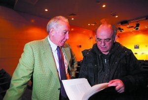Joseba Arregi y Felipe Juaristi en la presentación de la iniciativa, en el Koldo Mitxelena. ::
MICHELENA