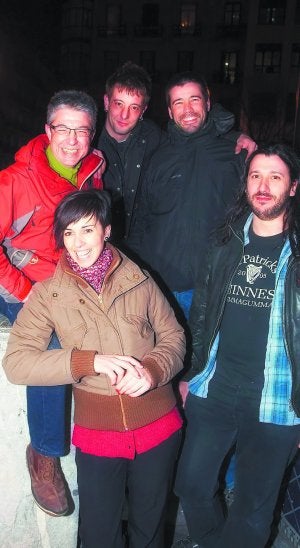 Gaizka, Iñaki, Manu, Gorka y Bego en Amara Viejo. ::
MICHELENA