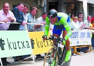 Veterano. El ciclista donostiarra Asier Maeztu opta hoy a su séptima victoria en el Memorial Gervais. ::                             MIKEL FRAILE