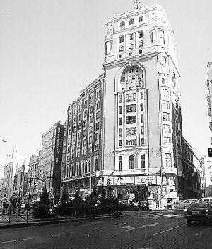 Ubicación. El Palacio de la Prensa preside la plaza de Callao.