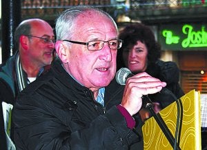 Andu Lertxundi atzo goizean plazan. ::
AMAXKAR