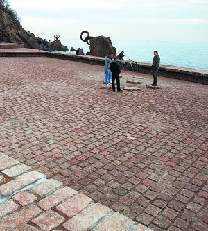 Ya reparado. Se han arreglado los socavones. ::
MICHELENA