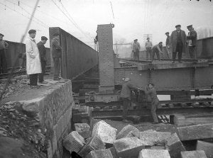 Obras de ampliación de aquel puente de Hierro.