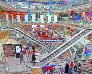 Interior del centro comercial Arcco, en el que se ubican 52 locales. ::                             MIKEL FRAILE