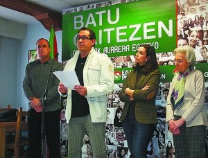 Un momento de la presentación del PNV, ayer en el Batzoki. ::
MARÍA