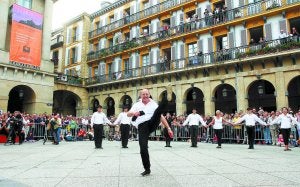 La Gizon Dantza unió a la corporación