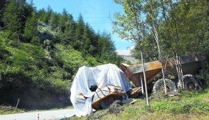 Vehículo que conducía el trabajador fallecido cuando se precipitó al barranco. ::                             KLISK
