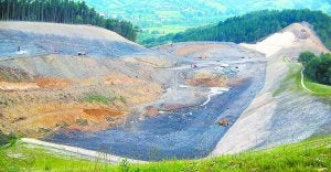 Zubieta. Desmontes realizados para albergar la incineradora y el resto de instalaciones del Centro de Gestión de Residuos de Gipuzkoa.