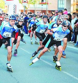 Sobre ruedas. Un grupo de patinadores en una prueba. ::
LÓPEZ