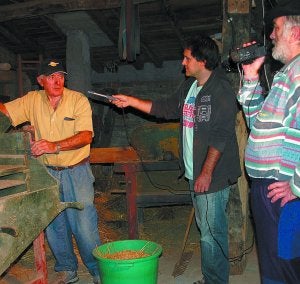 Recopilación. Sarasua ha sabido crear un amplio plan de transmisión oral del habla e historia.