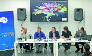 Presentación. De izquierda a derecha, Andoni Egaña, Iñaki Murua, Manuel Carreiras, Kepa Paz-Alonso y Miguel Arocena. ::                             LOBO ALTUNA