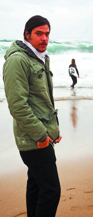 Arkaitz, en La Zurriola, donde va a surfear. ::
USOZ