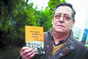 Xabier Unanue, bere liburu plazaratu berrriarekin. ::
USOZ