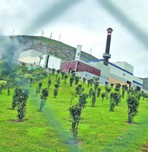 [Foto: Instalaciones de la incineradora vizcaína de Zabalgarbi] ::                             GABRIELA BARNUEVO