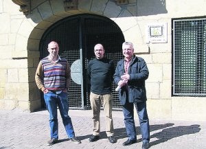 Acogida. Jon Basaldua, Fran Apecechea y Fernando San Martín.