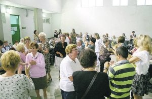 Fiesta para mayores organizada por Nagusilan, en el colegio San Vicente de Paul de Irun. ::
F. PORTU