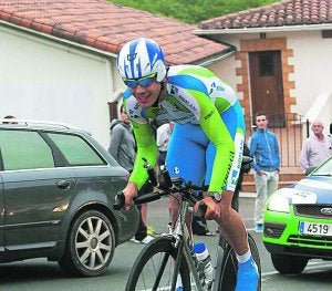 Dominador. Jon Ander Insausti se impuso en el Gervais. ::                             MICHELENA