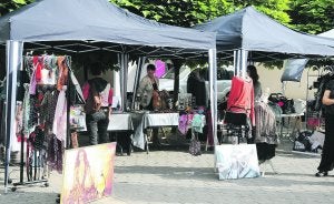 La ubicación de la feria en la plaza Zazpigurutze resultó un acierto. ::
ZARBO