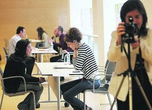 Entrevistas. Como en años anteriores, la Semana del Empleo incluirá una jornada presencial en Ficoba. ::                             F. DE LA HERA