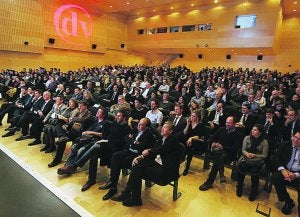 Lleno absoluto en el auditorio del recinto ferial Ficoba durante la gala de los VII Premios Diariovasco.com Sariak. ::
LUSA