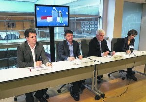 Feria de Navidad. Sarratea, Santano, Amunarriz y Alday en la presentación de ayer. ::                             F. DE LA HERA