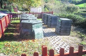 El Ayuntamiento habilitará puntos vallados con compostadoras similares a esta.