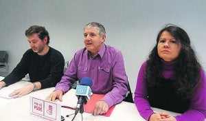 PSE-EE. Iker Azpeitia, Patxi Elola y Gloria Vázquez. ::
ETXEBERRIA