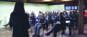 30 bat lagunek parte haru zuen lehenengo prestakuntza saioan. ::
OLAETXEA