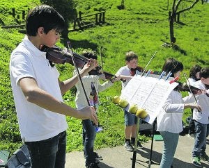 Joseba Barandiaran plaza acogió el primer concierto dentro de la actividad 'Musika Plazara!' de este mes de abril. ::
MARÍA