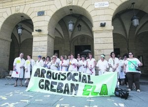 ::                             F. DE LA HERA