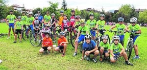 Participantes en la primera de la sesiones en Atsobakar. ::
TXEMA