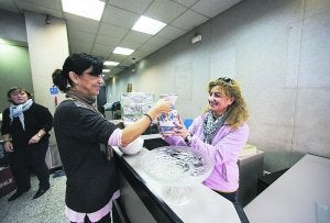 ::                             F. DE LA HERA