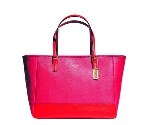 Stuart Vevers, nuevo director creativo, impulsará las colecciones de calzado.