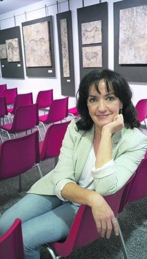 La pintora Maximina Espeso, en el Museo Oiasso. ::
F. DE LA HERA