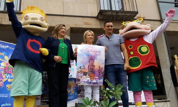 Los ediles de Fiestas, Cultura y Deporte, junto a los personajes de Clan Lucho y Lupita, en la presentación del programa de la Encina.