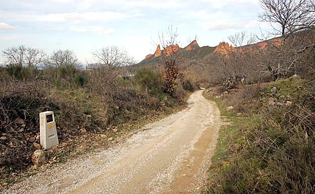 Camino de Santiago de Invierno con Las Médulas al fondo.