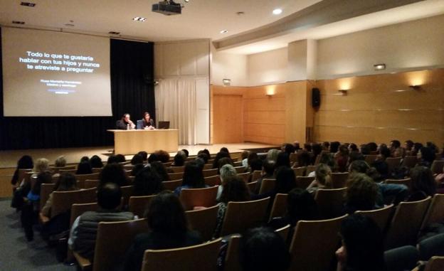 Imagen de una de las charlas desarrolladas durante el programa.