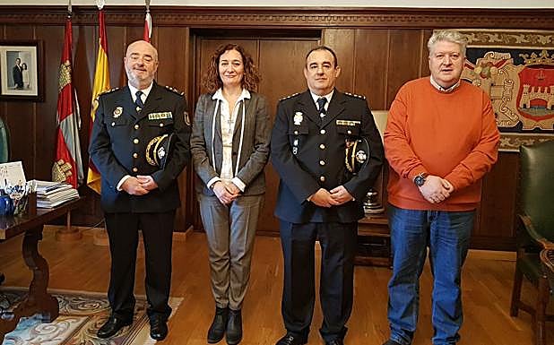 La alcaldesa y el edil de Seguridad, junto al comisario de Ponferrada y el jefe de la Policía de Castilla y León.