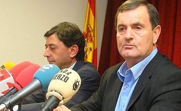 El ex alcalde de Congosto, José Antonio Velasco (D), en una imagen de archivo.