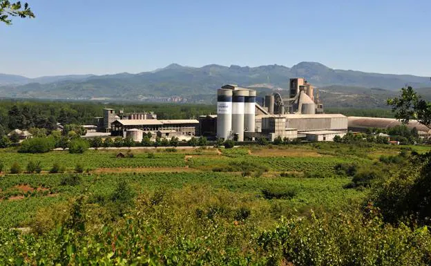 Imagen de la fábrica de Cementos Cosmos en Toral de los Vados.
