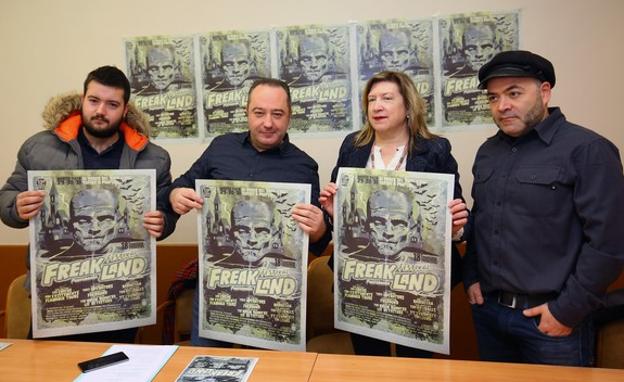 La concejala de Cultura y Turismo, María Antonia Gancedo, junto a los organizadores del Freakland Festival 2018, durante la presentación.