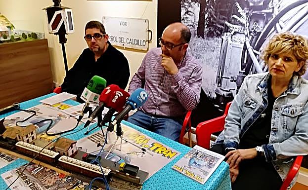 El teniente de alcalde de Toral de los Vados, Sergio García, y el coordinador de la actividad, Cristian Pérez, en la presentación de la iniciativa.