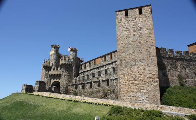 En el castillo de Ponferrada se desarrollará uno de los cursos.